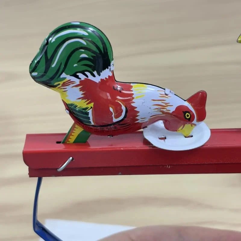 Gallo rosso in latta di metallo Divertente giocattolo a orologeria Gallo di latta in metallo Pecking Riso Giocattolo meccanico Carica giocattolo regalo