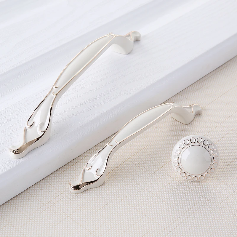 مقابض خزائن من الزنك باللون ال - مراجعة Furniture Hardware Drawer Pulls وسعره