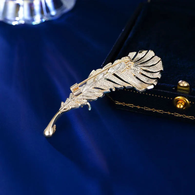 بروش جديد من ريش حجر الراين الإبداعي مع إحساس بالنمط الراقية وبروش أنيق