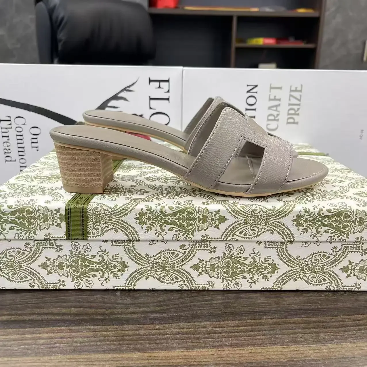 Women's Fashionable Summer Outdoor Wear Thick Heel Sandals Versatile Mid Heel Open Toe Slippers Rubber Upper Footwear