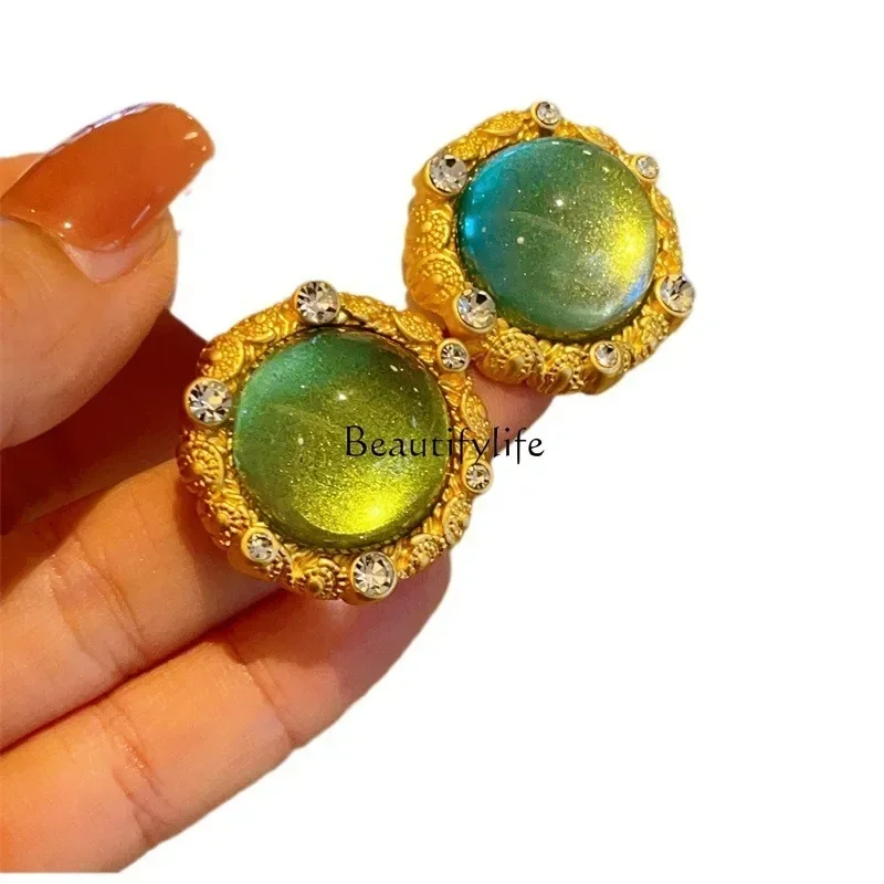 

Antique style, high-end feeling, emerald green glass earrings, round zircon inlay, simple temperament