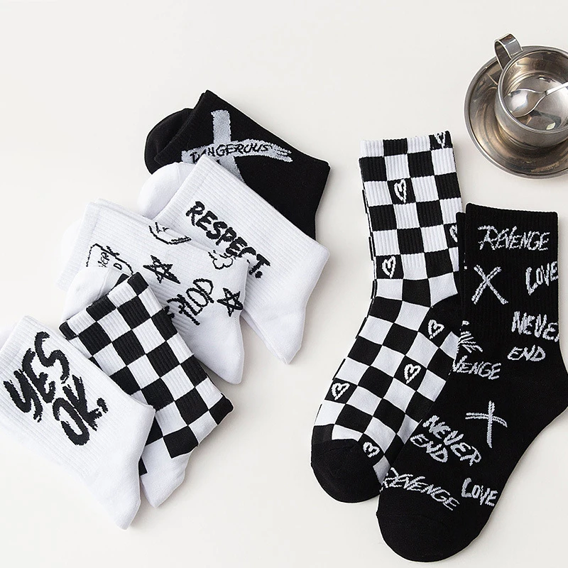 7 Pairs of Fashionable Black and White Checkerboard Pattern Men's Socks Harajuku Retro Soft and Comfortable Outdoor Couple Socks