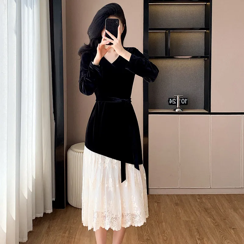 Designer New Fashion Women V Neck Lace Up Belt Midi Dress French Autumn Winter Velvet Patchwork Lace Embroidery Loose Vestidos