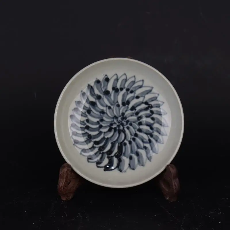 

Chinese Porcelain Blue and White Floral Pattern Plate 5.19"exquisite decoration craft