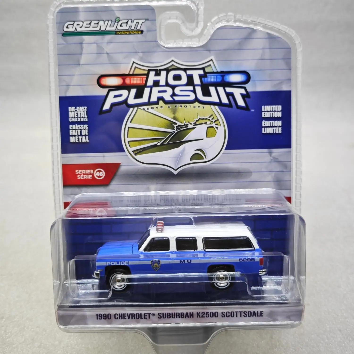 

GreenLight 1:64 1990 Suburban K2500 Scottsdale 43040-D Simulation Alloy Mini Car Model Collection Ornament Kid's Gift