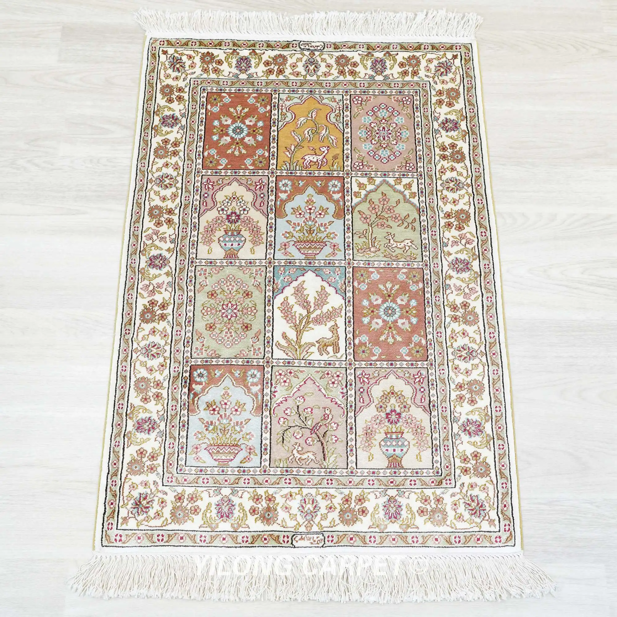 61x91cm Garden Scene Handmade Carpet Small Hand Knotted Silk Area Rug (HF121B)