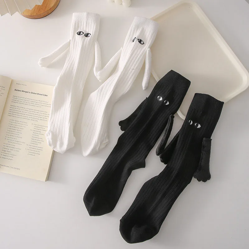 1 Pair Cute Women's Holding Hands Socks Funny Girlfriends Lovers Socks Black And White Pure Cotton Deodorant Medium Tube Socks