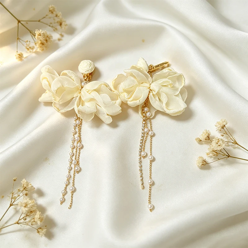 Romantische Imitationsperlen-Rosen-Quasten-Ohrclips für Damen, Einfache Stilvolle Vielseitige Blumen-Ohrclips, Sommer-Urlaubsschmuck – Detail 4
