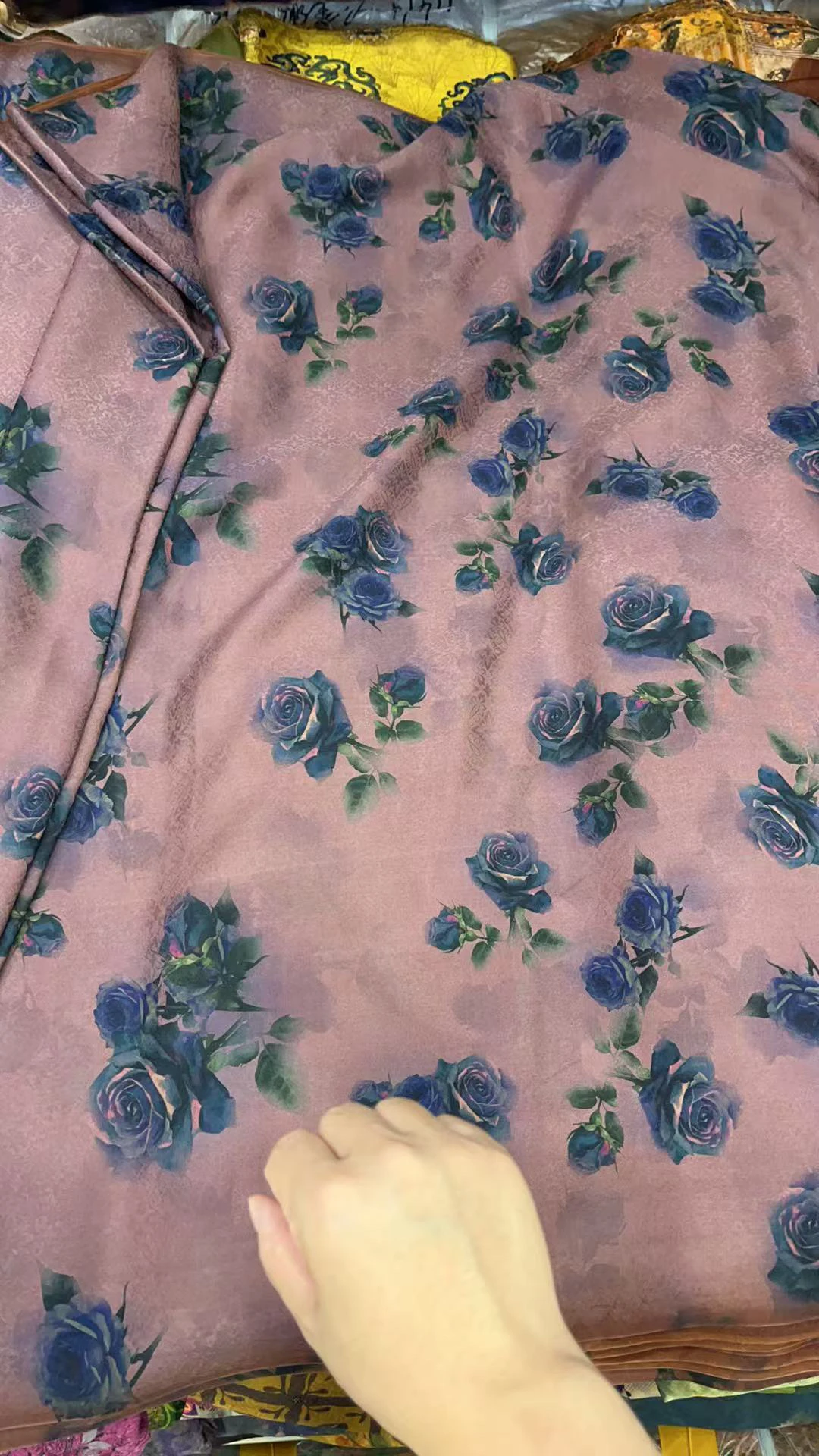 

High Quality Gambiered Canton Gauze Xiangyun Yarn Fabric Cheongsam Dress Silk