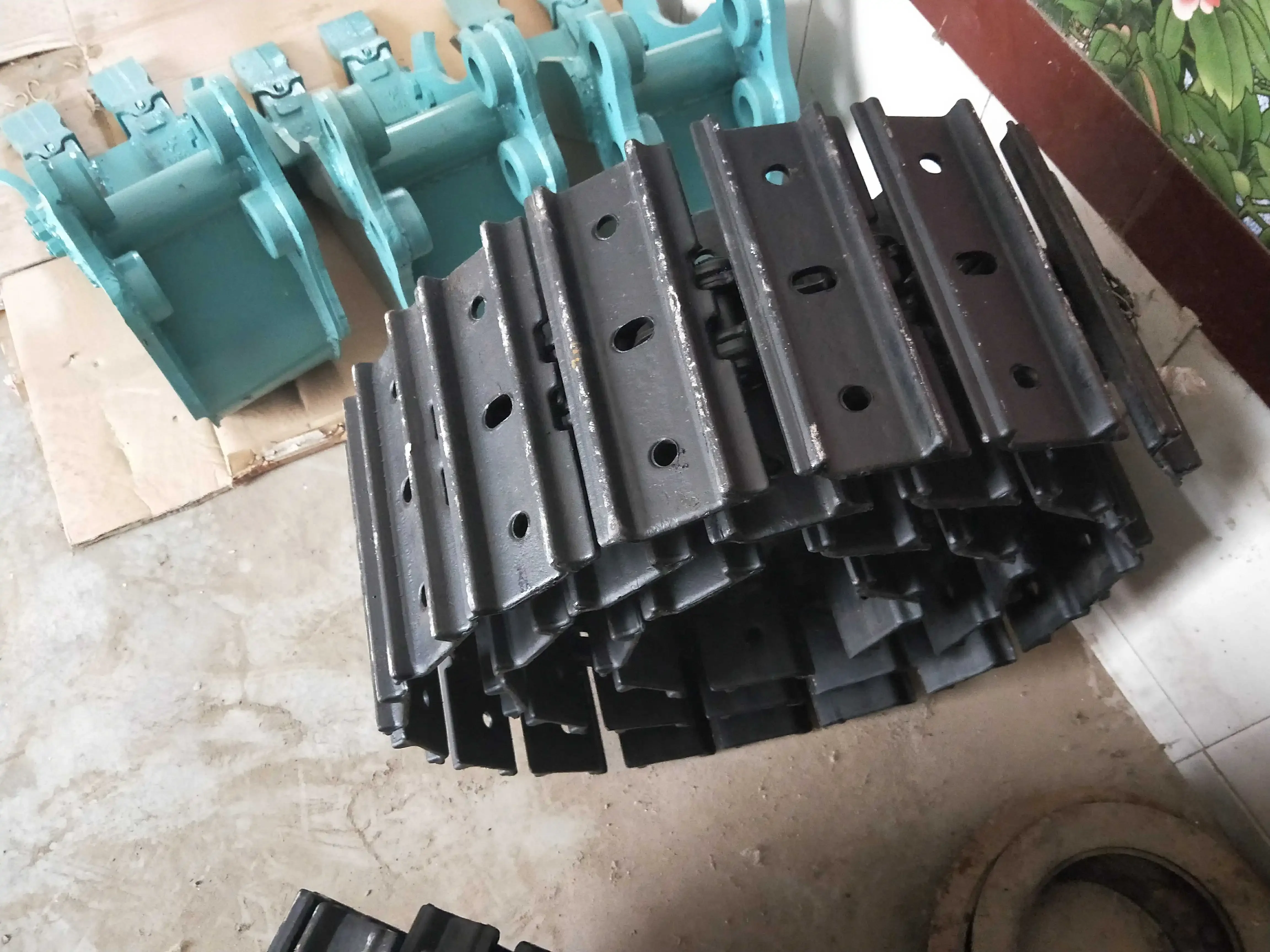 

Applicable to Installation of Jiubaotian Excavator Accessories 15 Micro Digging Iron Track Iron Chain