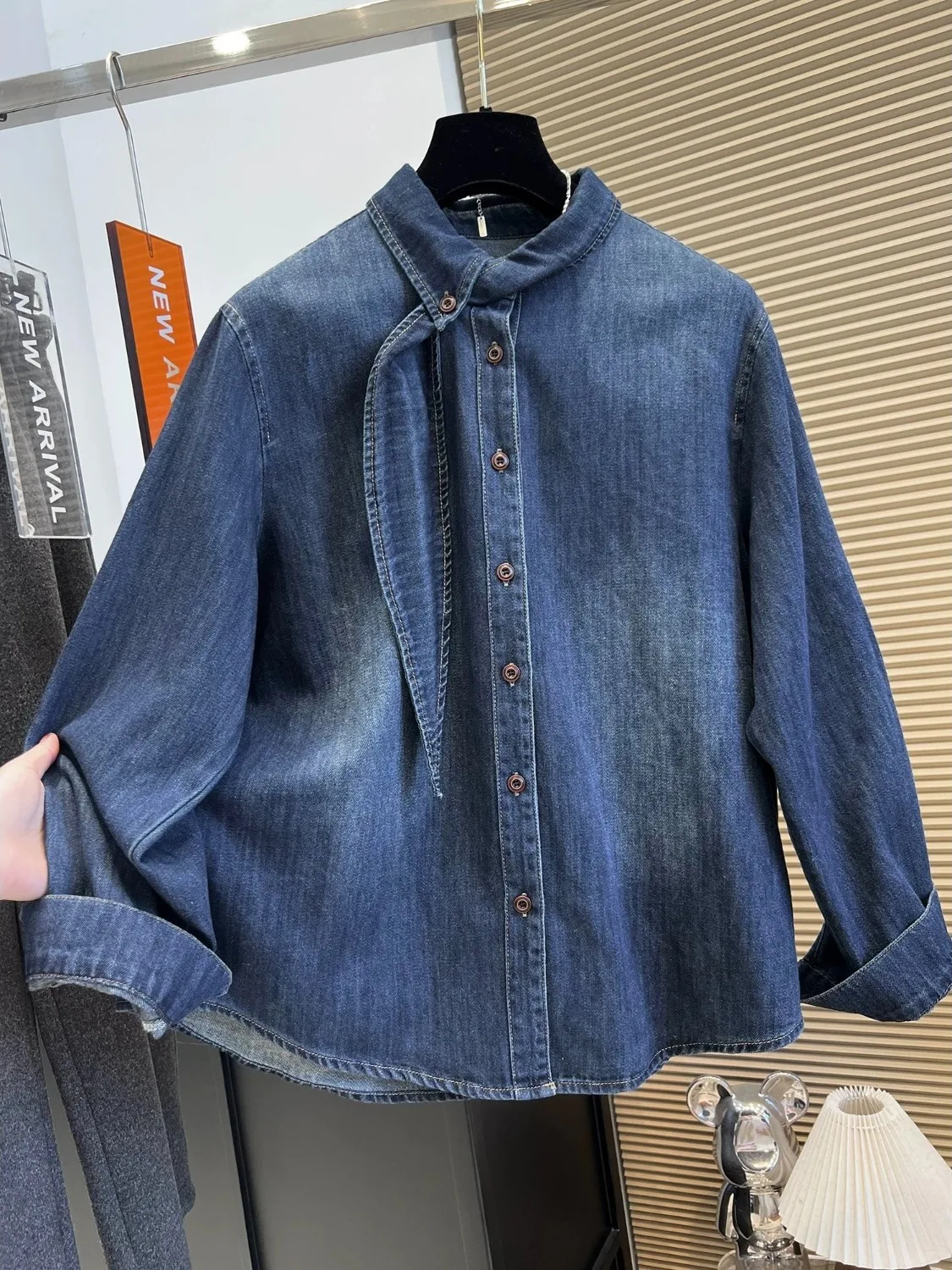 

Casual Loose Women's Denim irt Spring 2026 Asymmetric Tie-Knot Button Design Faionable Out-of-Box Sle Long Sve