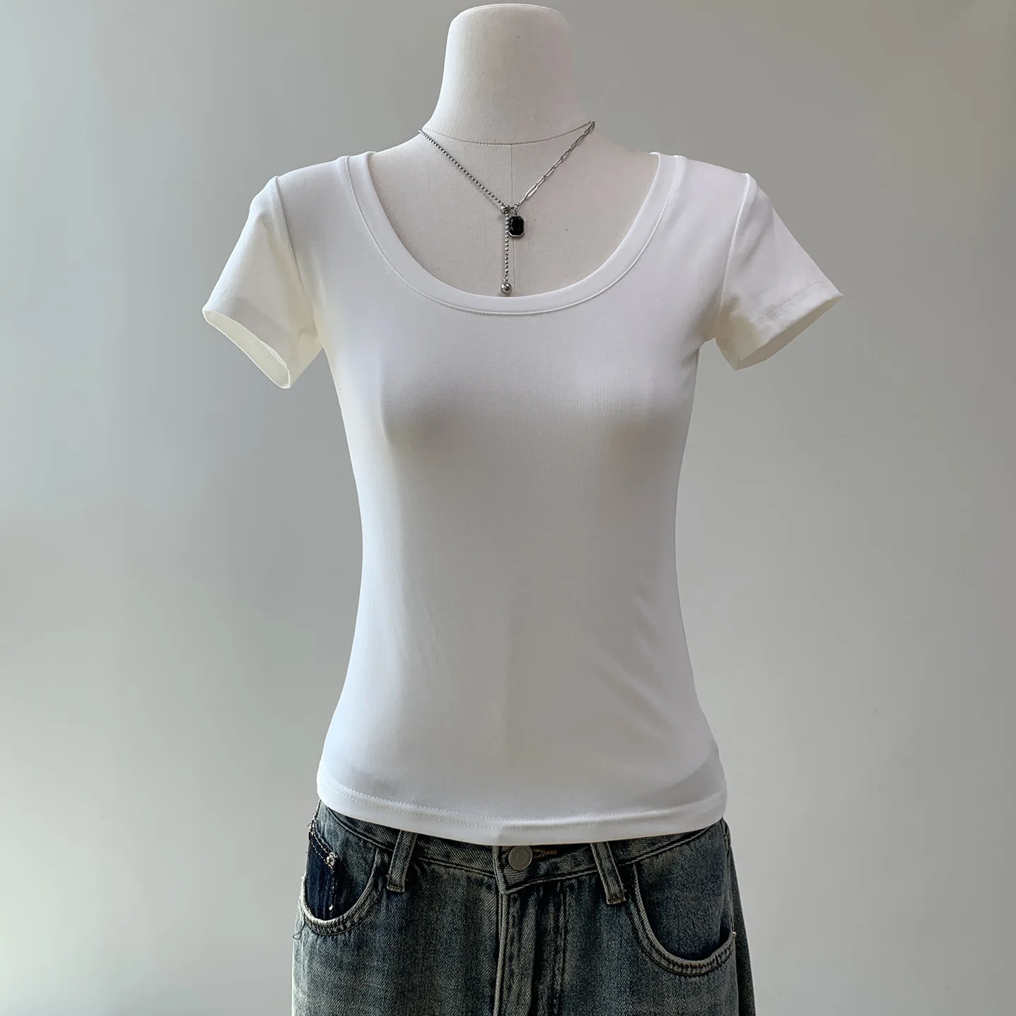 Suseyiku Women's Slim Fit White Short Sleeve T-Shirt Fashionable Summer New Style Shoulder Width Regular Cotton U-Neck Top