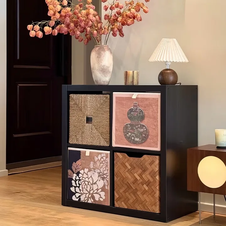 

Черный четырехсекционный шкаф-тумба, шкаф в клетку, приставной шкаф к дивану, книжный шкаф, интегрированная стена от пола до потолка, полка для гостиной