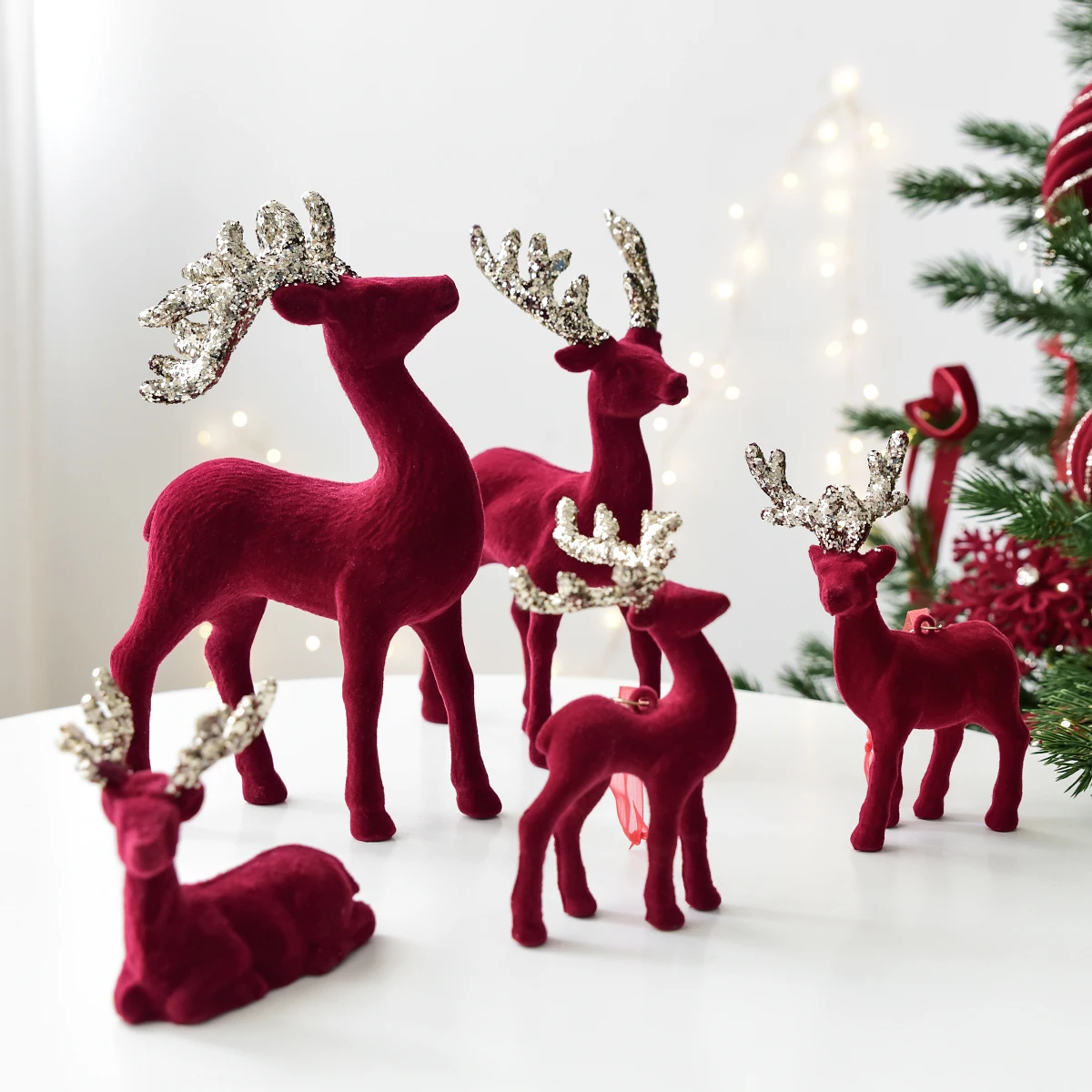 1 Stück, Weihnachts-Rentier-Dekoration aus Samt, Weihnachtsbaumschmuck, dekoratives Accessoire für den Schreibtisch im Büro. – Detail 5