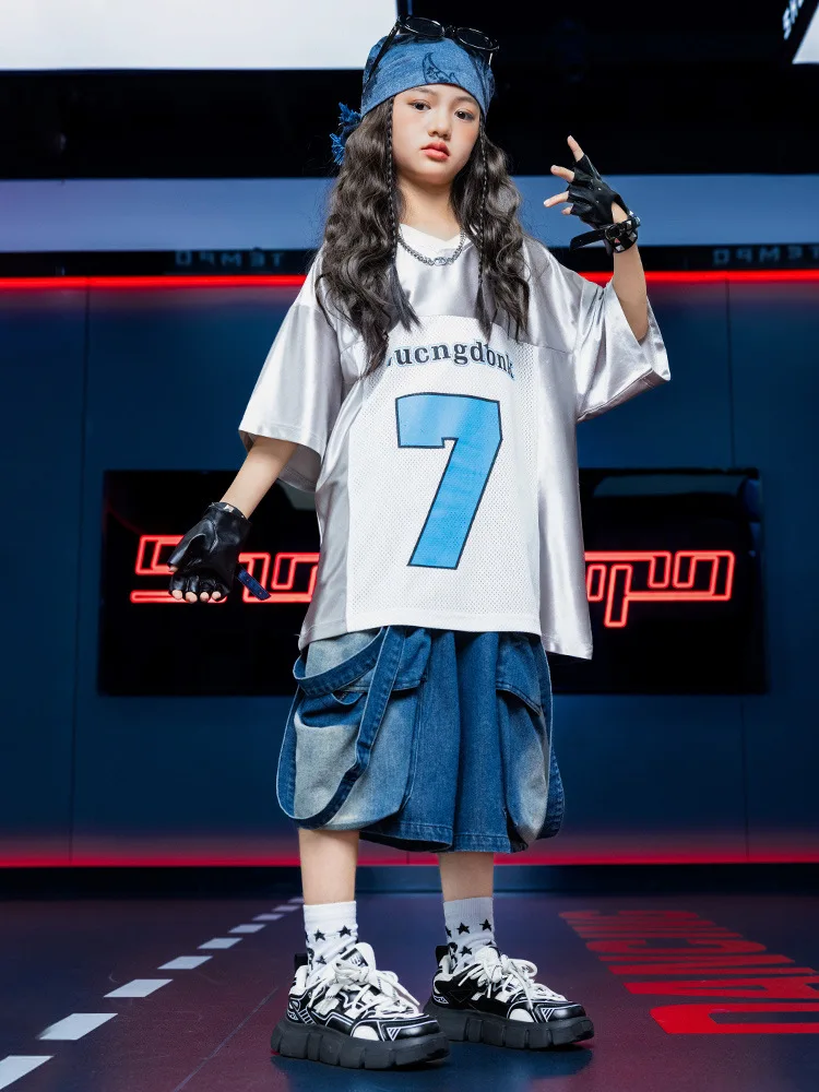 Abbigliamento Hip Hop Kpop per bambini T-shirt con scollo a V argento Pantaloncini cargo con cinturino casual blu denim sfumato per abiti da ballo per ragazza ragazzo