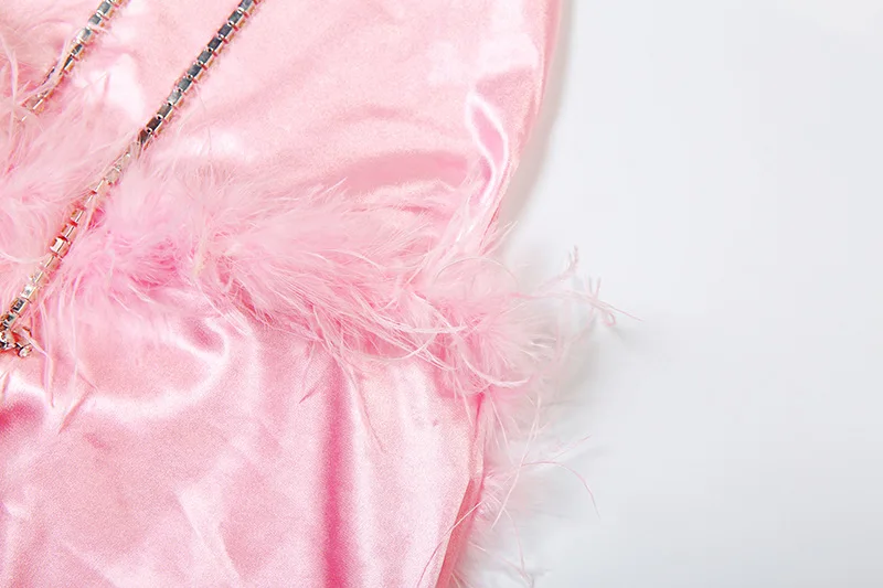 Sukienka maxi z piórami, patchworkiem, błyszczącego satyny, damska, seksowna, wiązana na szyi, z metalowym łańcuszkiem na plecach, bez pleców, z rozcięciem, obcisła, na przyjęcie urodzinowe, długa szata.