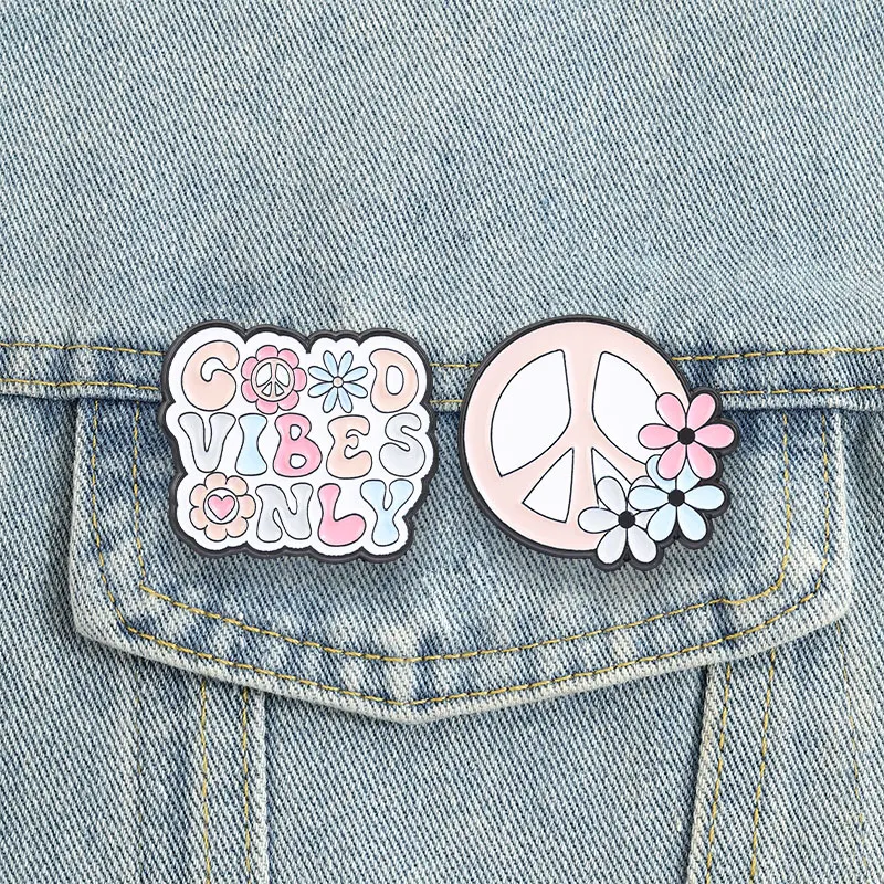 Good Vibes Only Emaille-Anstecknadeln, Friedenszeichen-Broschen, positives Pastell-Retro-Abzeichen, 70er-Jahre-inspirierter Schmuck, Geschenk für Freunde