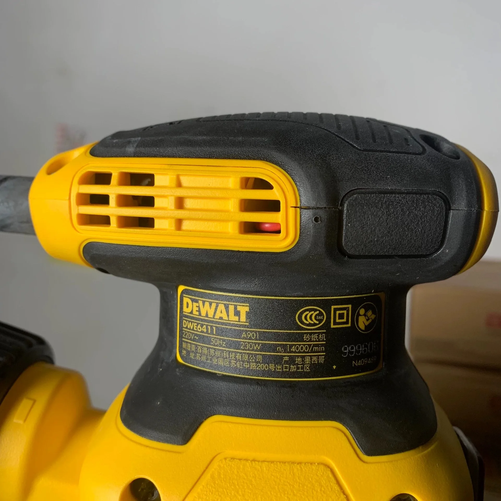 New DeWALT DWE6411 1/4 inch 2.4A 12000 Opm wired sanding machine 220V