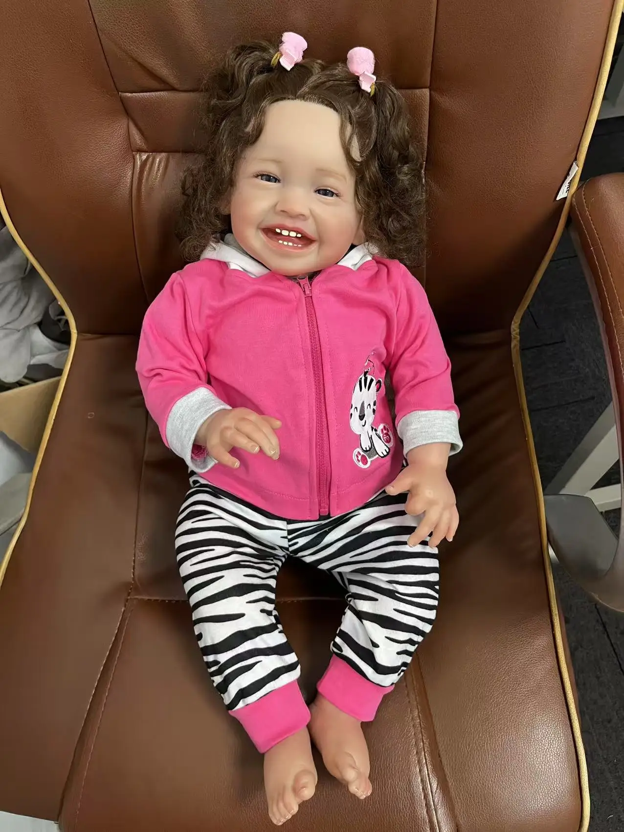 60CM Lalka Reborn Niemowlę Mila Happy Baby Realistyczna Lalka Dziecięca Malowana Skóra 3D z Widocznymi Żyłkami Bonecas Bebe
