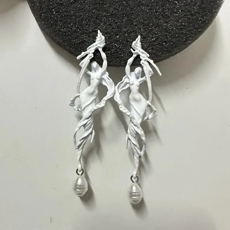 European and American  Eye-catching Sense of Design Exaggerated Big Earrings White Mermaid Conch Scepter Sea Girl Earrings Gifts