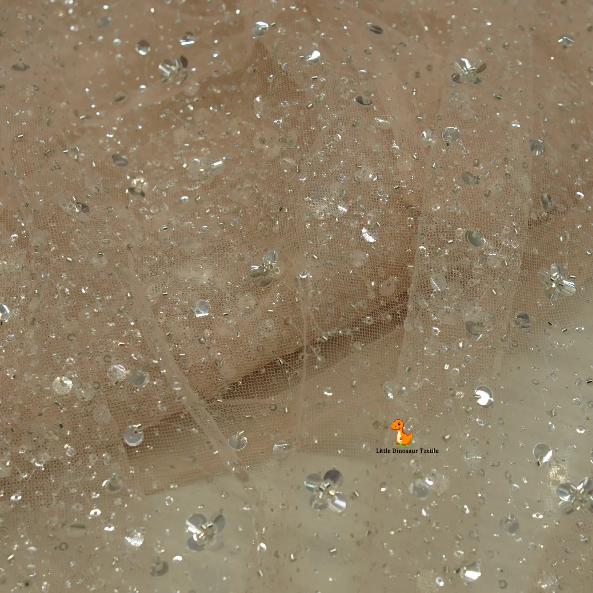 

Необычная и уникальная золотая сетка-спрей, используемая для поделок, дизайнерских свадебных платьев, вечерних платьев, платков для невесты