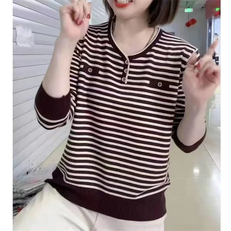 

Female Fashion Leisure V-neck Stripe Knitted Top Middle Aged Mother Large Size Sweater Spring Autumn Ladies Thin Knitting