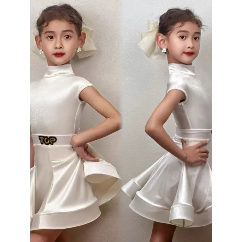 맞춤형 소녀 라틴 댄스 드레스 밝은 흰색 벨벳 하이넥 어깨 라인 소매 피쉬본 조절 경연복