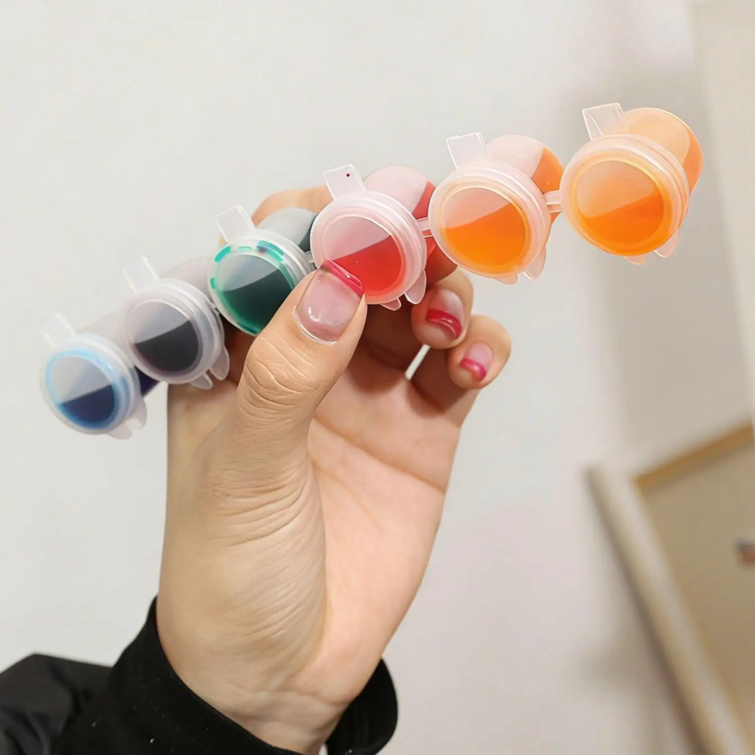 60-120Pcs Portable Empty Paint Pots Mini Paint Storage Cup with Lids 5ml/0.17oz Plastic Paint Container for Arts Crafts Supplies