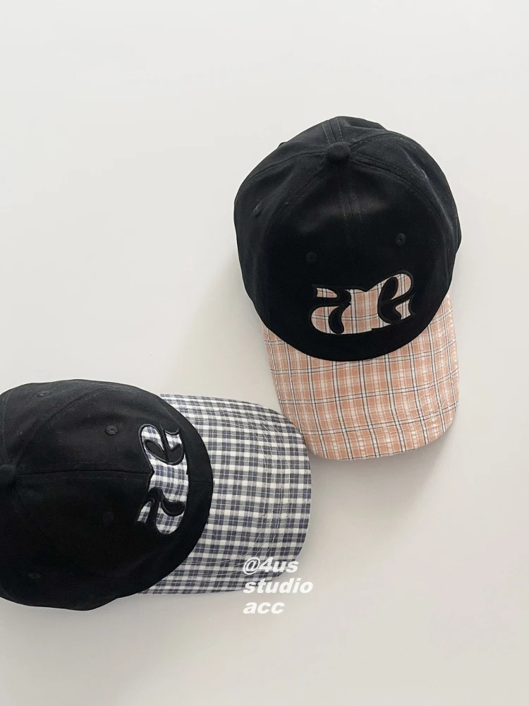 

Retro plaid splicing baseball cap for women, the same soft top wide brim cap for men, showing small face