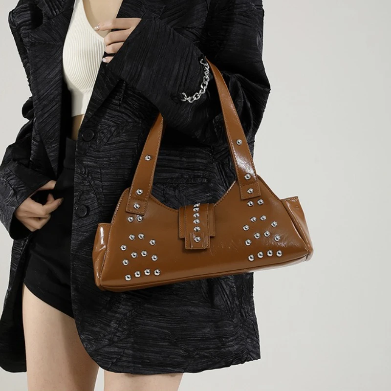 

Unique PU Women Casual Zipper Tote Bag 2025 New Vintage Studded Rivet Handbags Fashion Moto Biker Shoulder Bag Underarm Purse