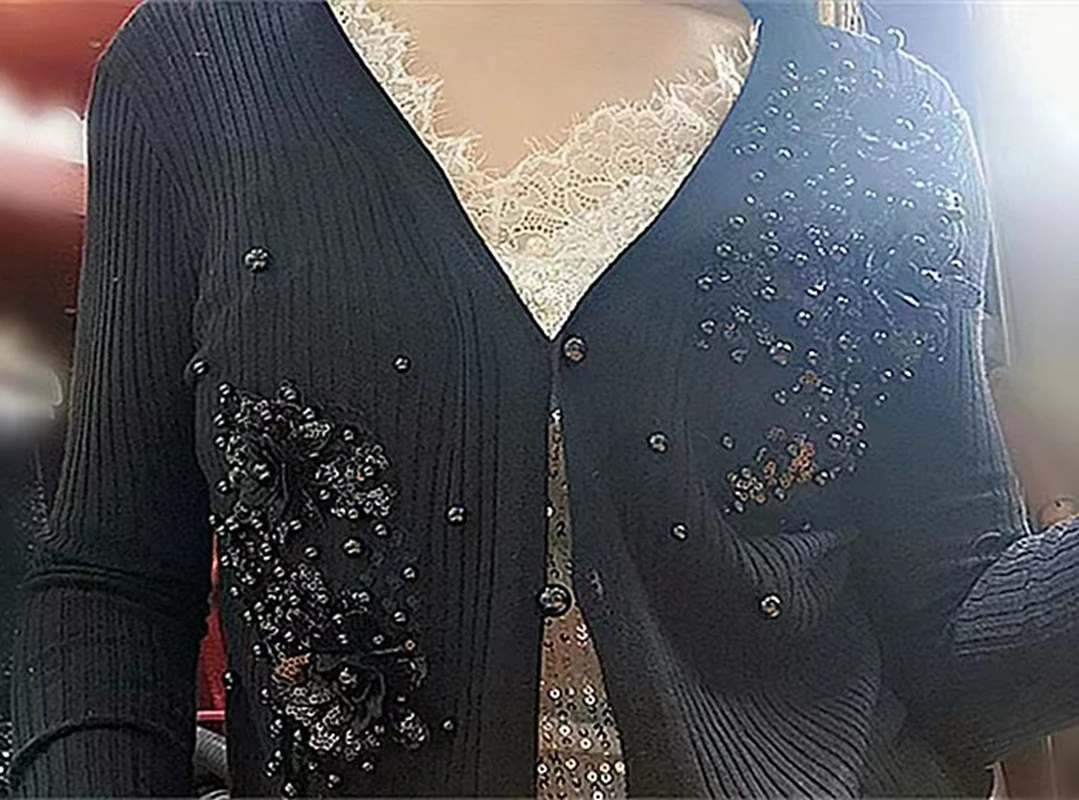 2024 Spring Summer Pearls Beaded Flowers Stitch Cardigan Women Heavy Industry Fashion V-neck Knitted Outwear Sweater Top Black