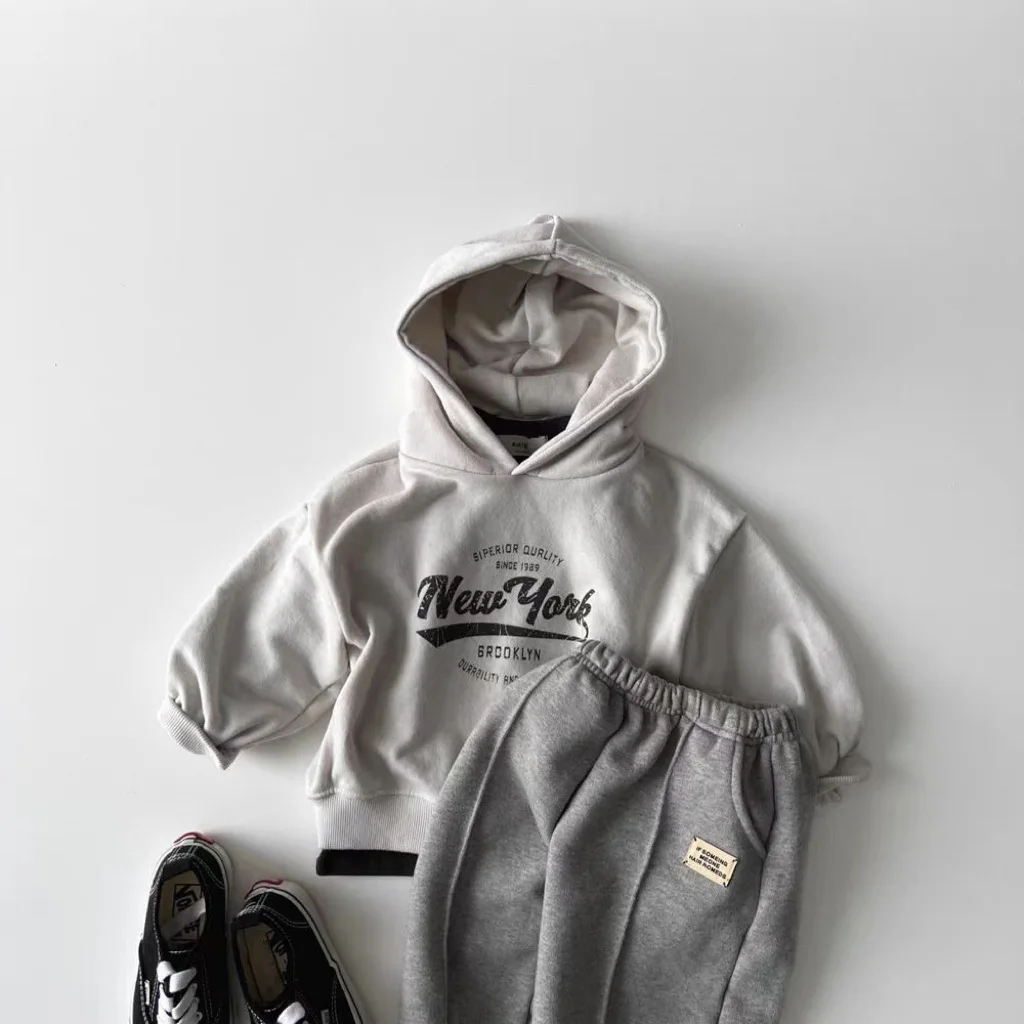 Dziecięca bluza z kapturem na długi rękaw z nadrukiem liter, luźna bluza dla chłopców i dziewczynek, jesień 2025, nowa kolekcja, ubrania dla niemowląt.