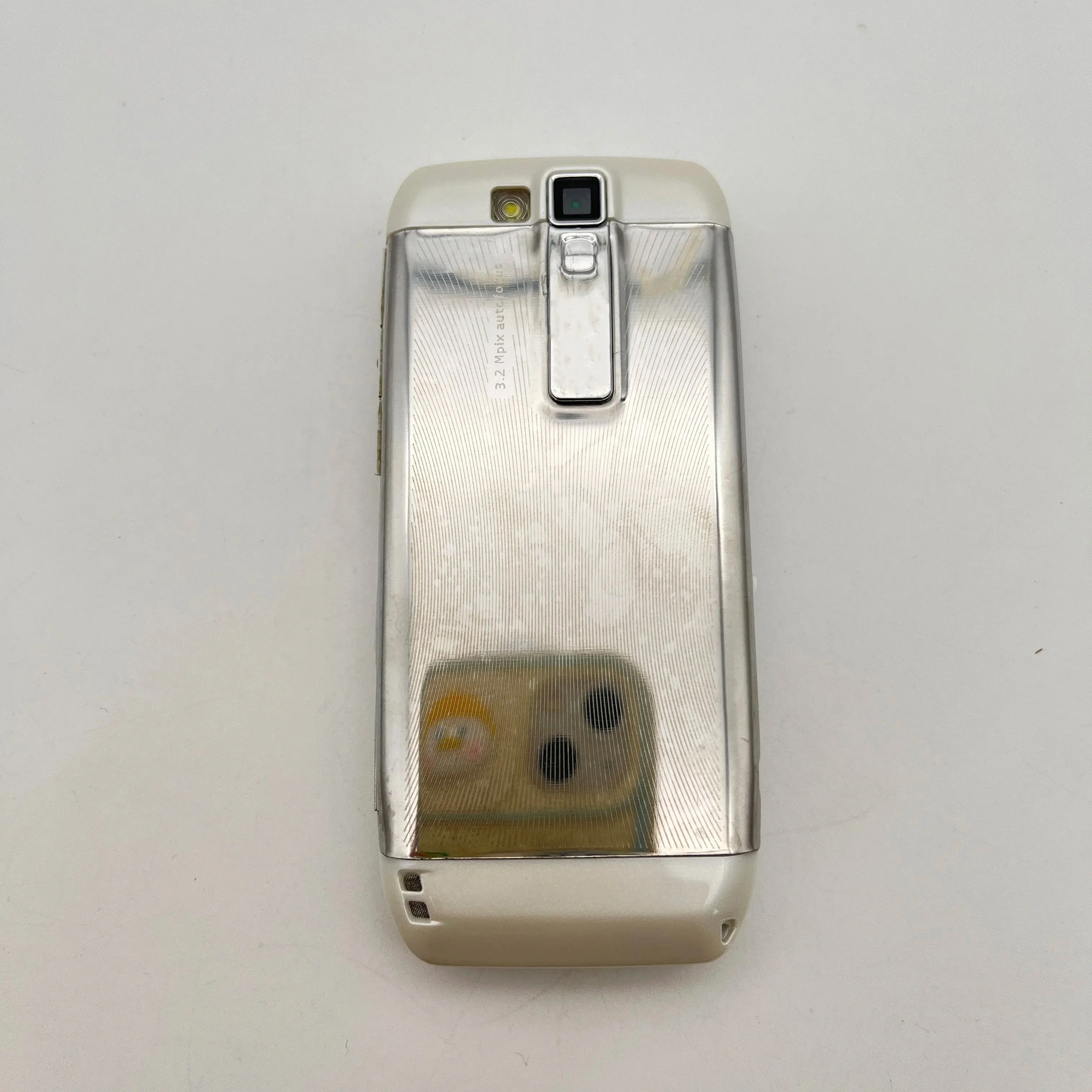 الأصلي مقفلة E66 شريحة واحدة بلوتوث 2.4 "1000mAh مكبر الصوت شحن سريع الهاتف المحمول في حالة جيدة