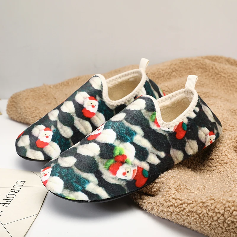 

2024 Winter Cotton Shoe Men Christmas Print Warm Slip on Lightweight Slipper Women Plush Home Cotton Loafers Unisex Warm Shoes