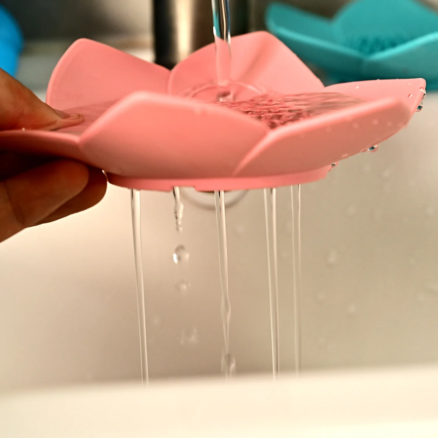 Soap Box Lotus Shape Non-slip Portable Silicone for Draining Soap Tray Draining Soap Dish Bathroom Accessories