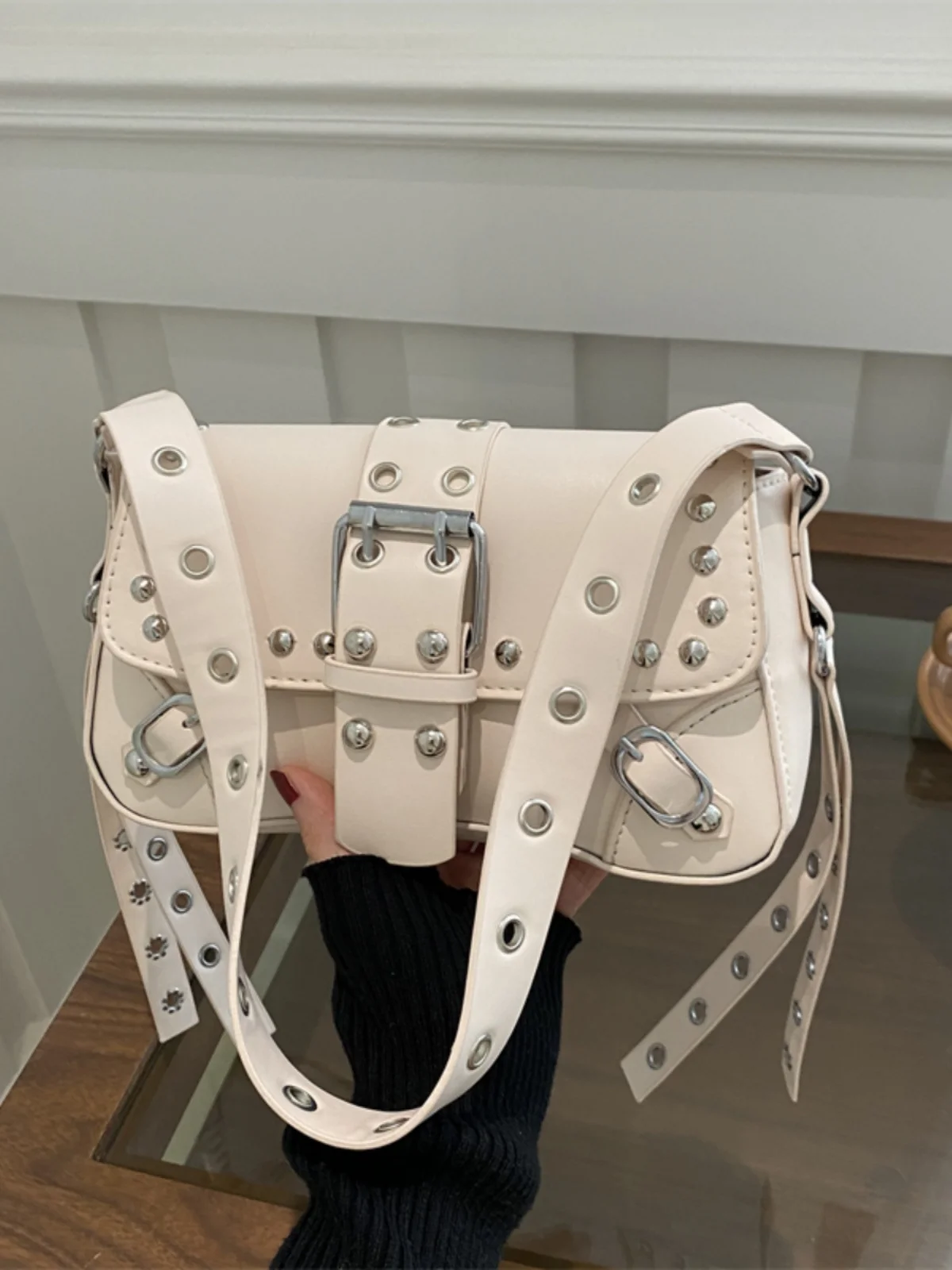 

2025 New Punk Sle Motorcycle Faion Underarm Single oulder Bag for Women Sli Commuting Small Square Bag Soft PU Leather