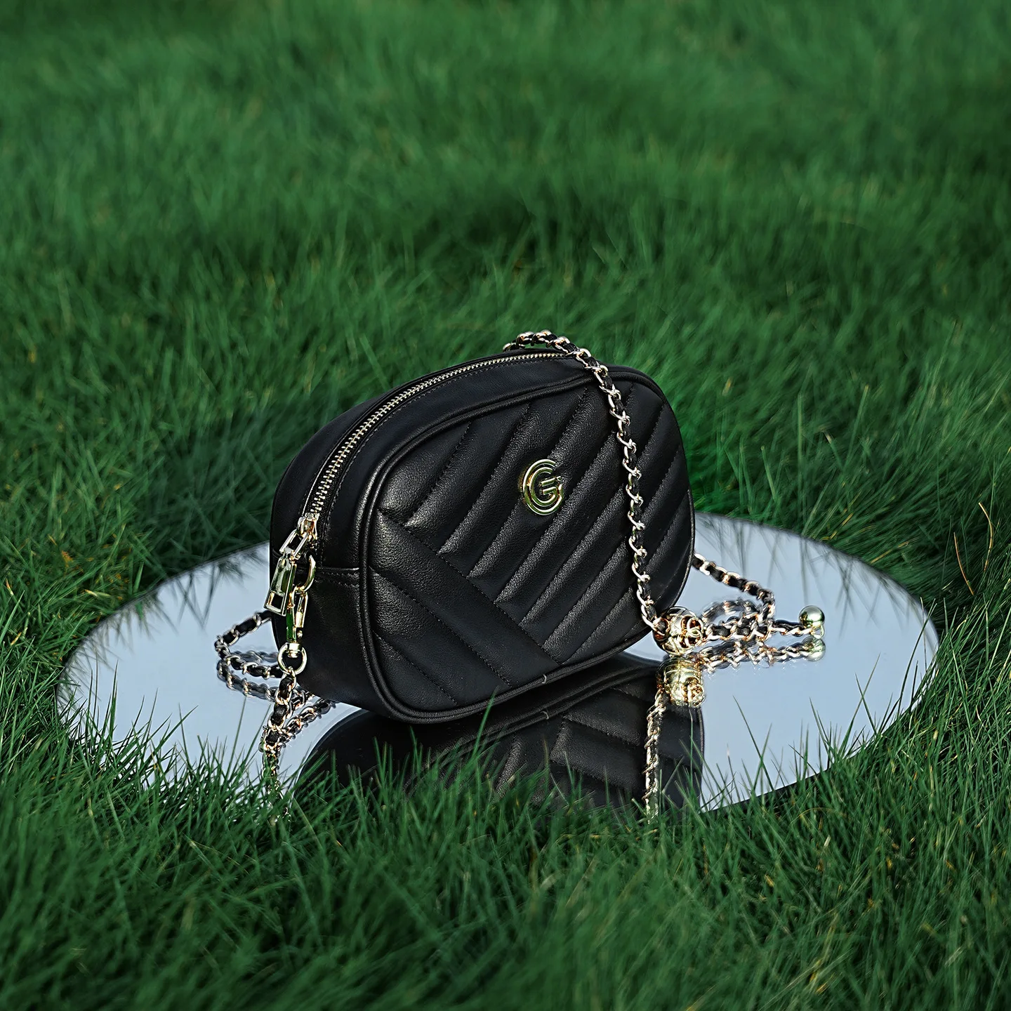 Quilted Genuine Leather Camera Bag Women Crossbody Shoulder Bag Gold Chain Strap Small Purse Elegant Dating Party Handbag