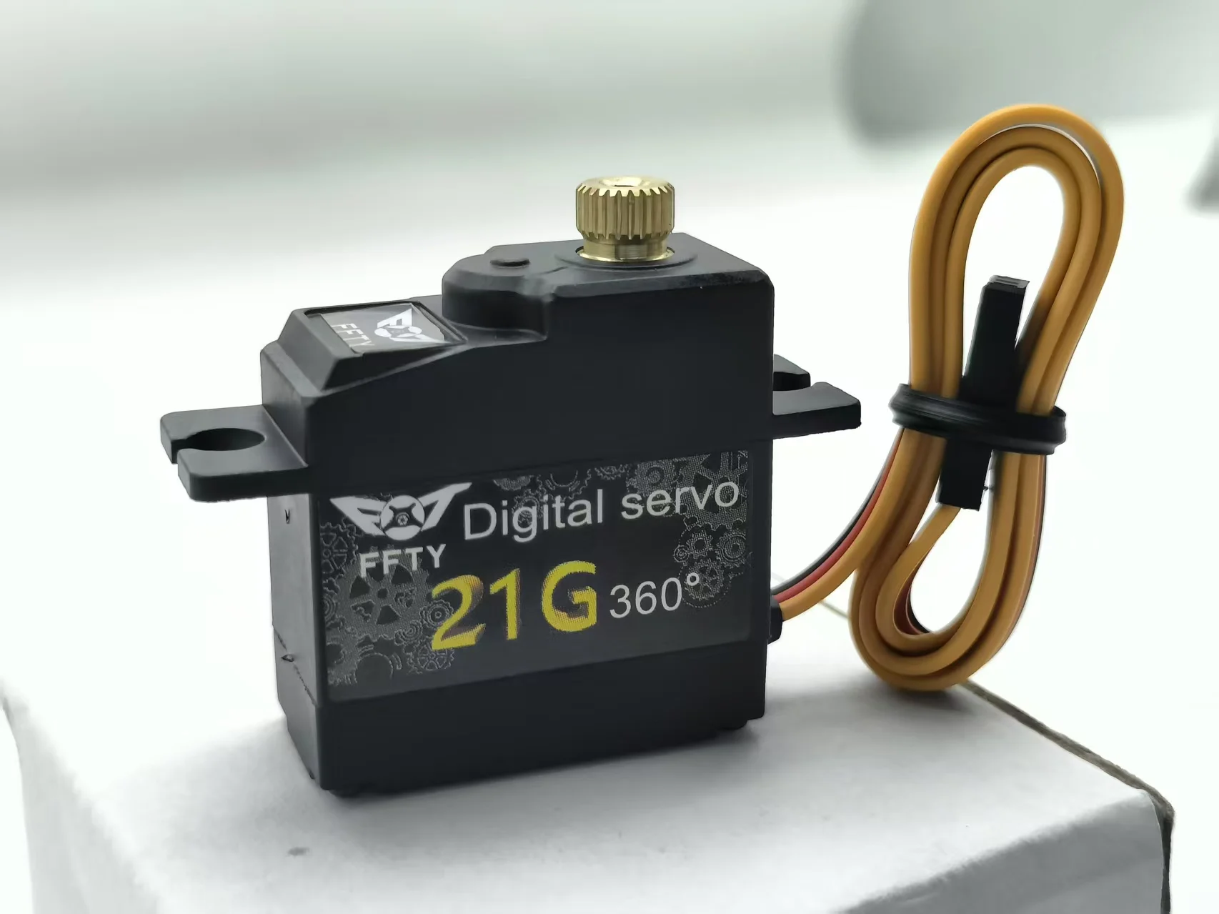 21g小型サーボは、模型飛行機、リモコンカー、ロボットアーム、スマートホーム、小型ロボットプロジェクトに適しています。