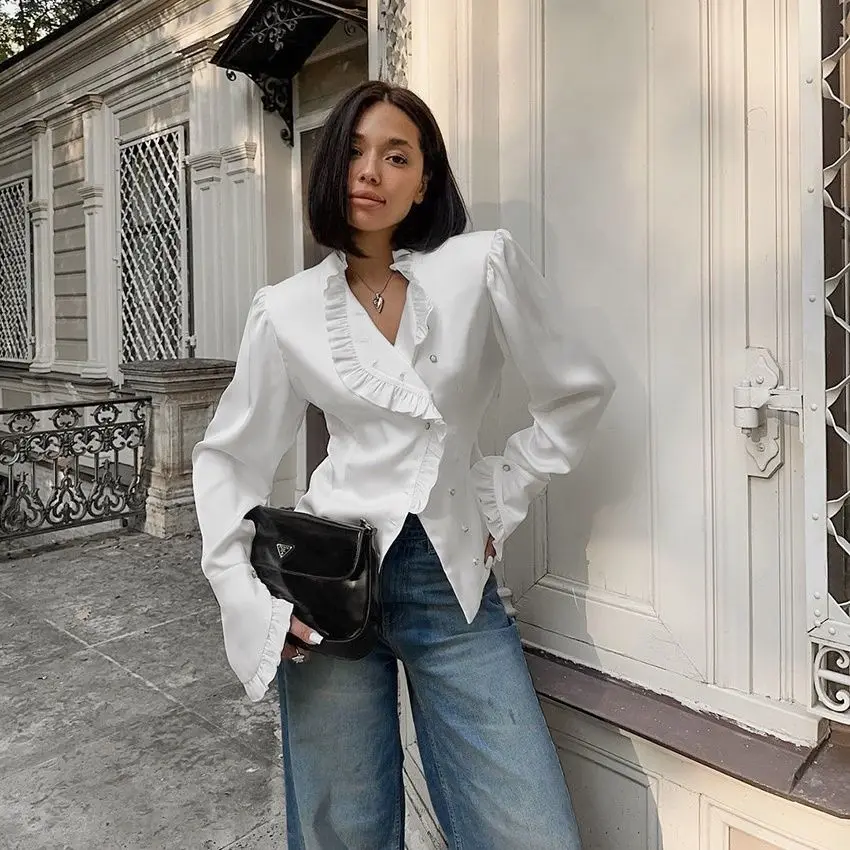 French Court Style Fungus Edge Shirt 2026 Temperament Design Shirt White Lace Top Long Sleeve Women's Spring