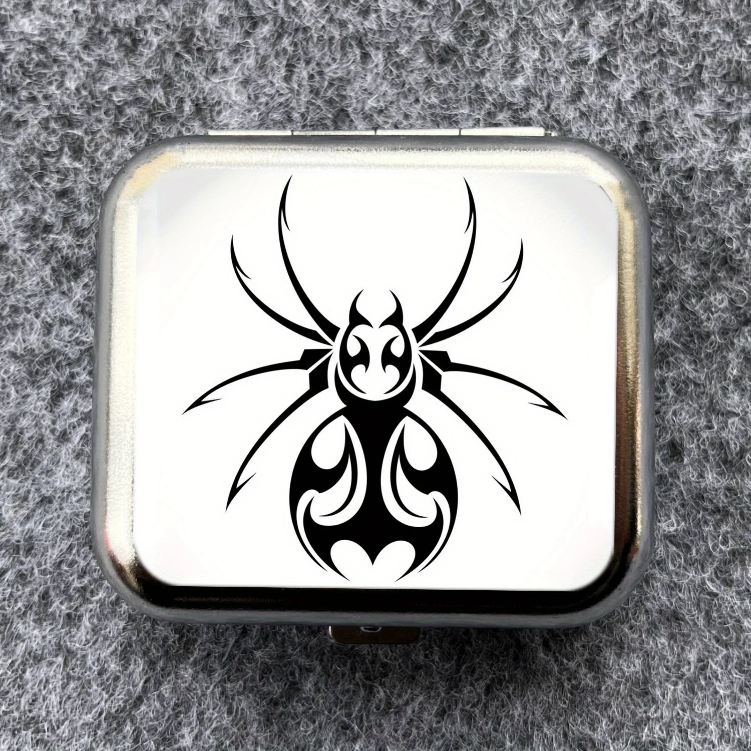 Compact Spider Design Metal Ashtray - Durable, Portable & Ideal for Car Use - Perfect Gift for Smokers,  Outdoor Car Ashtray