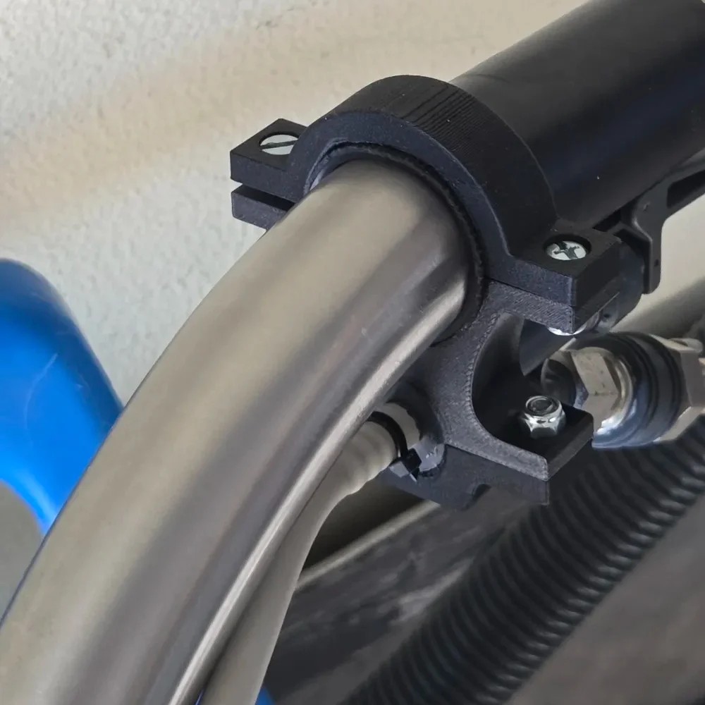 Double Pipe Clamp for Parallel Installation Or Connection of Two Pipes/Hoses with Different Diameters (38Mm And 20Mm)