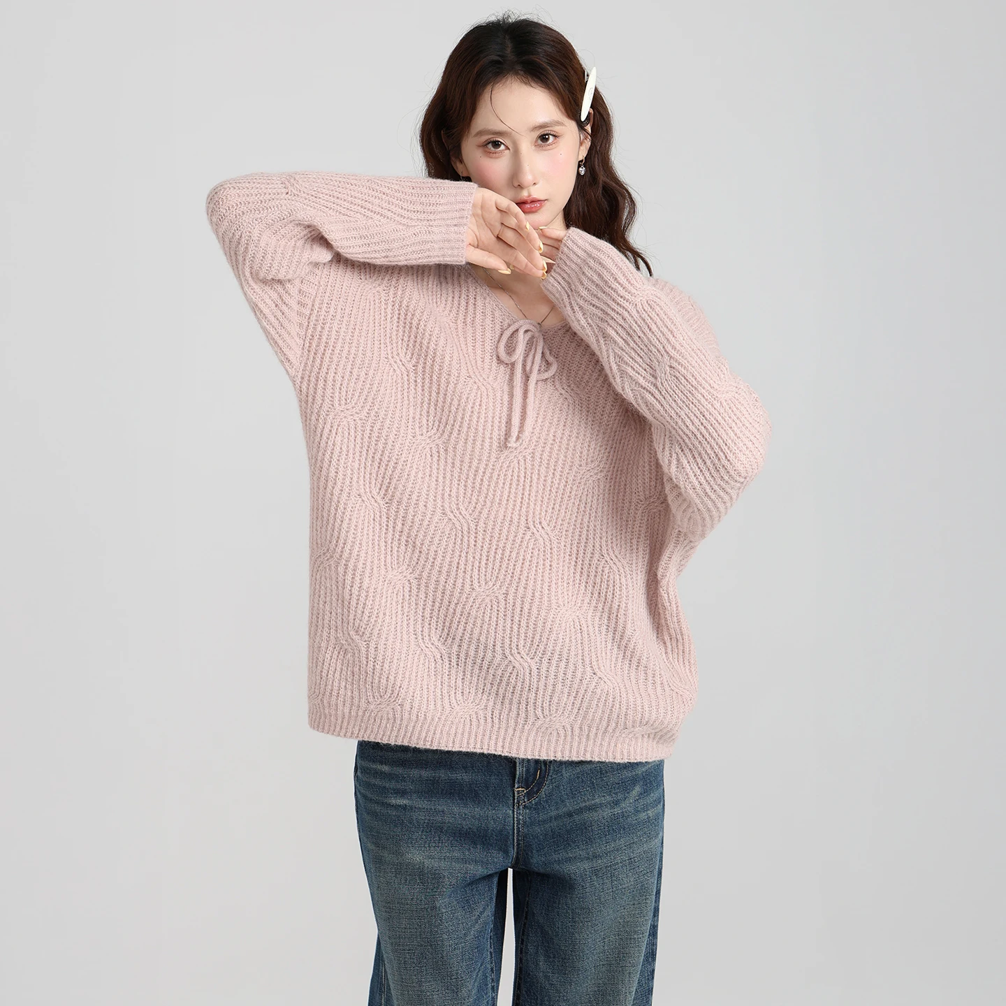 

V-neck Autumn/ Winter Knitted Base Shirt With Inner long Sleeved Top for Women, Loose and Slim, Exuding a Sense of Luxury