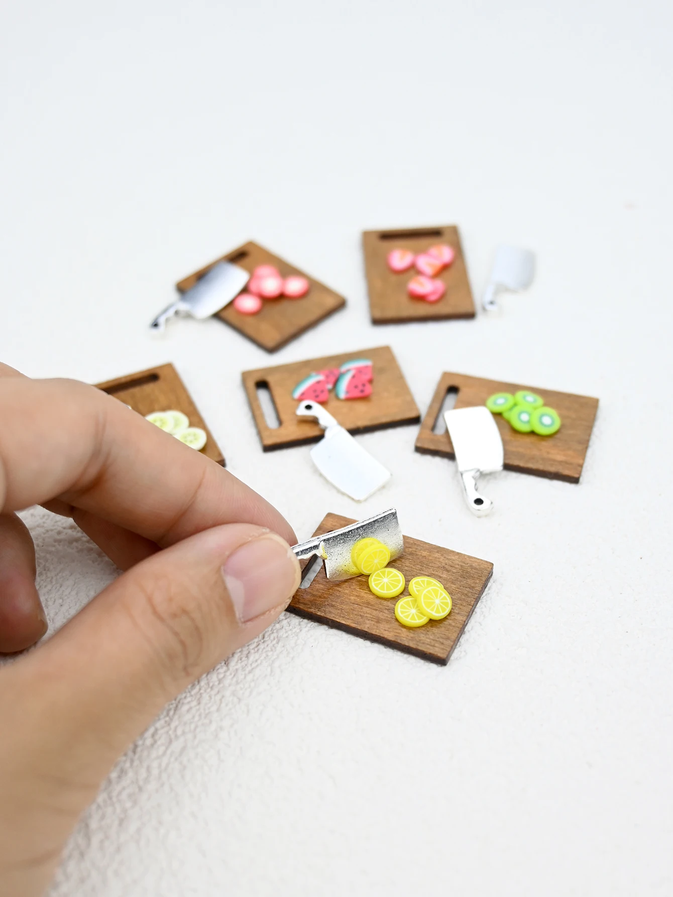 A Miniature Fruit Cutting Scene Decoration, Miniature Lemon Slices, Miniature Tomato Slices, Miniature Strawberry Slices, Miniature Fruits, Dollhouse, Dollhouse Accessories, Miniature Food Toys, Photography Props, Mini