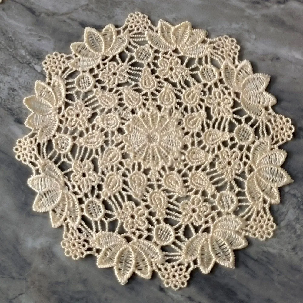 2pcs Embroidered Lace Table Cloth Round Tea Pad Mat Beige Crochet Lace Doily Hollow Out Coffee Coaster Napkin Wedding Banquet