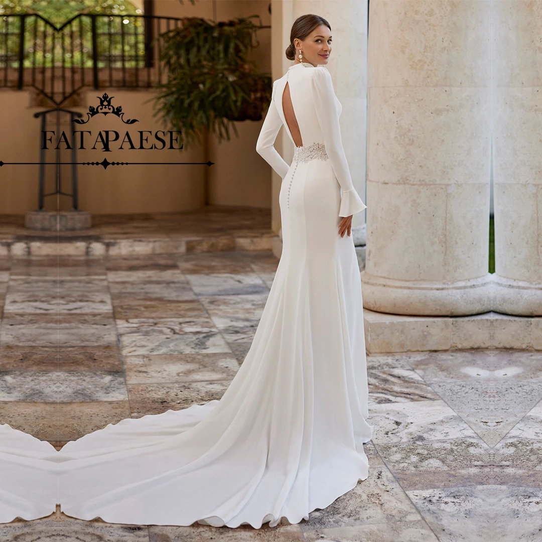 FATAPAESE Vestido de novia personalizado Escote en V elaborado en crepé elástico que presenta una silueta de sirena bateau