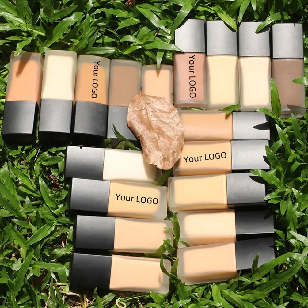 ฉลากส่วนตัว 18 สี Oil Control Liquid Foundation โลโก้ที่กําหนดเองไม่ซีดจางกันน้ํา Matte Full Coveage แต่งหน้าขายส่ง