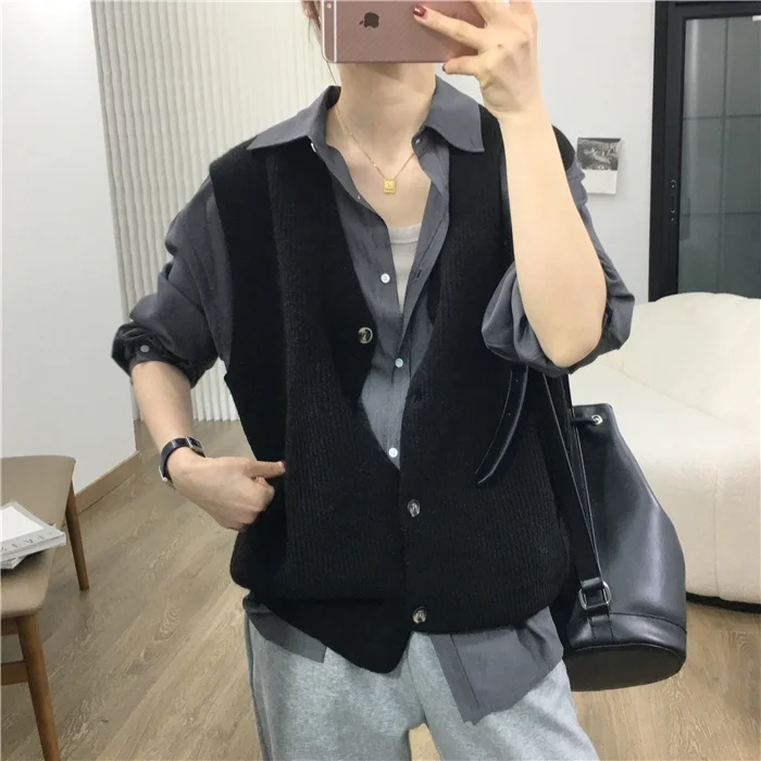 

Commute Versatile V-Ne Camere Knitted Vest Cardigan Women's Loose Svel Sweater Outer Woolen oulder Pad
