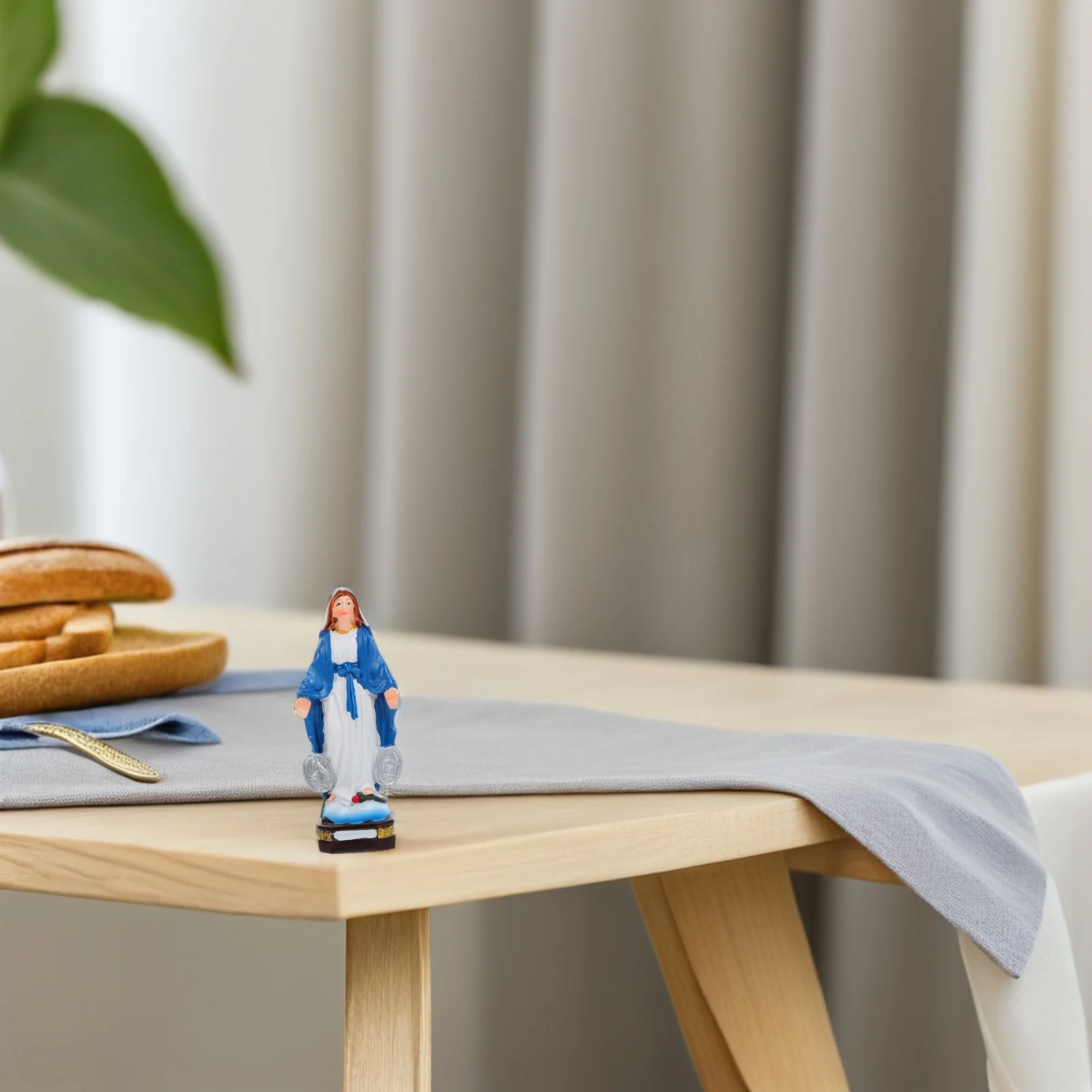 

Blessed Mother Mary Resin Statue Miniature Catholic Virgin Mary Sculpture for Home Decor Prayer Religious Ornament