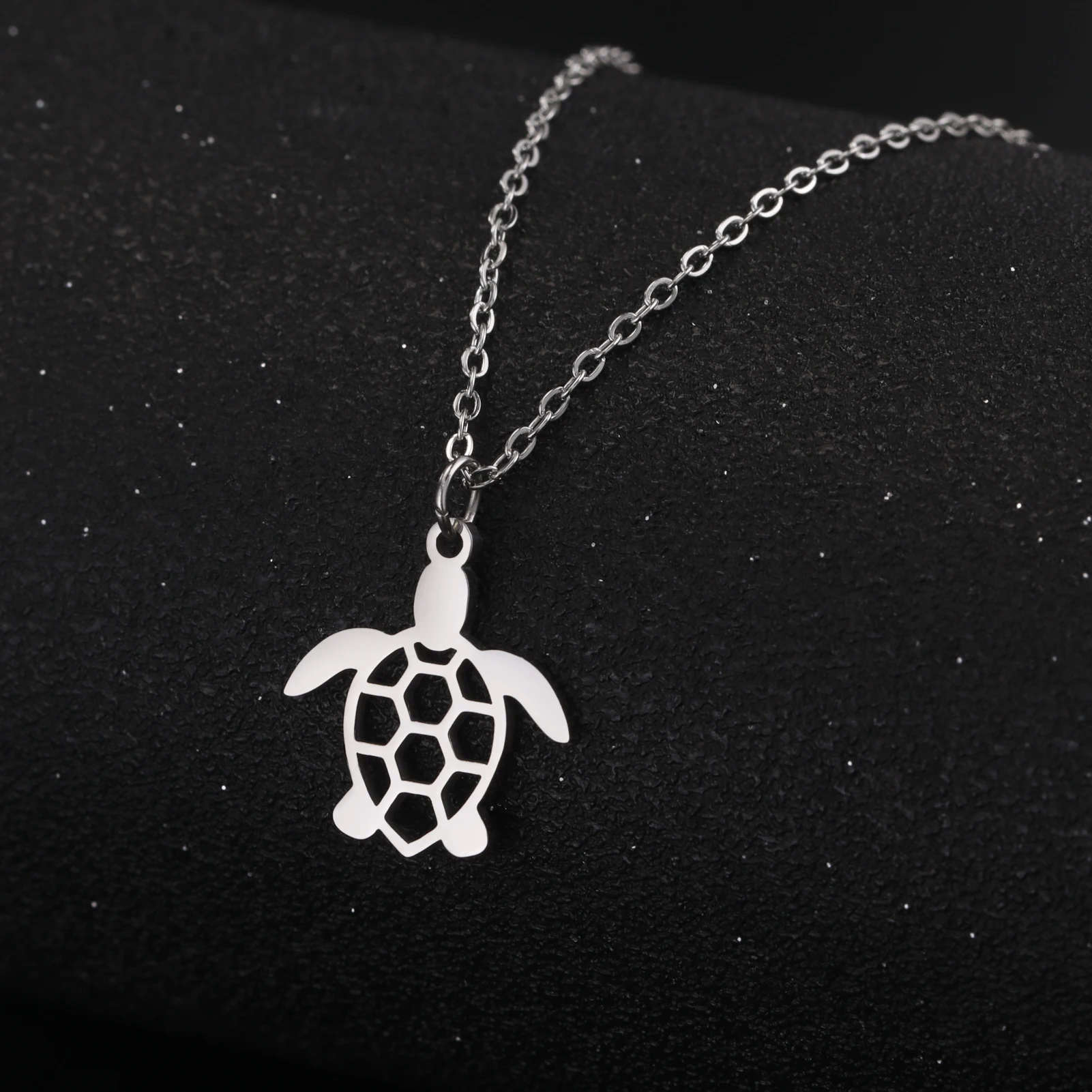 Amaxer Sea Turtle Pendant Stainless Steel Necklaces for Women Ｍen Animal Tortoise Seaside Summer Tourism Jewelry Gift