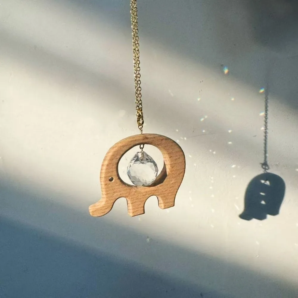 Wooden Sunlight Catcher Wind Chime Glass Spinner Sunlight Reflected Rainbow Maker Animal Decorative Hanging Sun Catcher